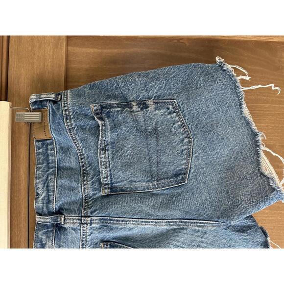 American Eagle High Rise Denim Mom Shorts Distressed Women’s size 10 - Picture 5 of 12